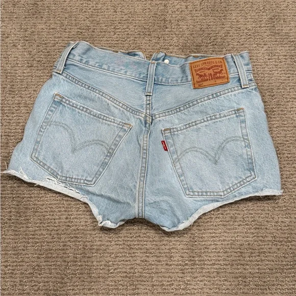 Light Wash Levi’s 501 Denim Shorts size 25 - Picture 2 of 3